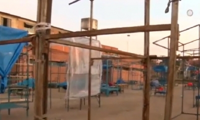 Los comerciantes empieza a armar sus puestos de venta/Foto. Captura de pantalla