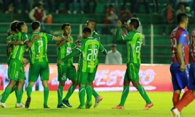 Los jugadores de Oriente celebran el triunfo conseguido ante Universitario. Foto: Jorge Gutiérrez