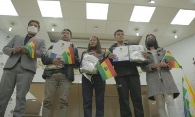 Atletas reciben apoyo del Gobierno antes de emprender viaje 