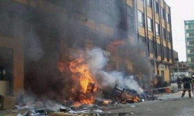 El momento del incendio en instalaciones de la Alcaldía de El Alto.