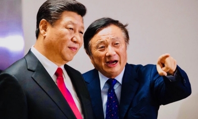 Ren Zhengfei, fundador de Huawei Technologies, recorre junto al presidente chino Xi Jinping las oficinas de la compañía en Londres 