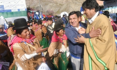 Las autoridades agradecieron el sistema de agua/Foto. ABI