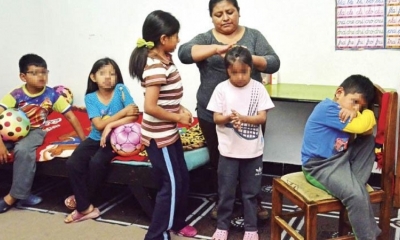 Lizeth formó una familia extendida, ella vive junto a sus cinco hijos y dos de sus sobrinos. 