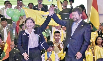  Jeanine Áñez, junto a su compañero de binomio, Samuel Doria Medina. APG