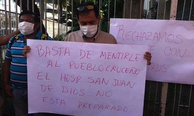 Protesta en el hospital San Juan de Dios. Foto: Detrás de la Verdad.