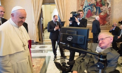 El Papa Francisco junto a el Doctor Stephen Hawking. Foto: BBC Mundo