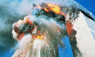 11-S Momento en que uno de los aviones impactan contra el World Trade Center de Nueva York