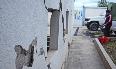 Los muros del centro a punto de derrumbarse. Foto: Martín Numbela