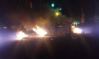 Vecinos bloquean con fogatas en El Alto, con el pedido de elecciones generales. Foto RRSS