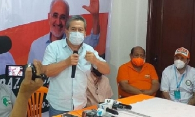 El candidato Pedraza junto a dirigentes de gremiales y transportistas. / CC