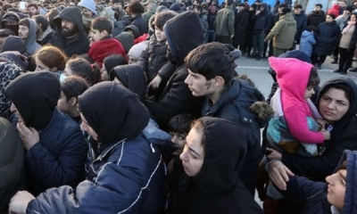Migrantes hacen fila cerca del punto fronterizo de Bruzgi en la frontera bielorrusa-polaca el último 20 de noviembre.