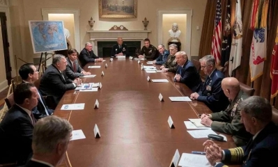 Llíderes militares de alto rango y miembros del equipo de seguridad nacional en una reunión con Trump. Foto: The White House
