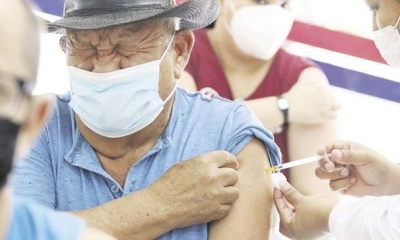 Vacunación con dosis de AstraZeneca 