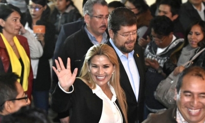 Jeanine Áñez y Samuel Doria Medina ingresa al hotel Real Plaza para participar de la proclamación de sus candidaturas. APG