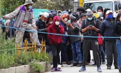 Policías cierran la UPEA, tras la tragedia de ayer. | EFE