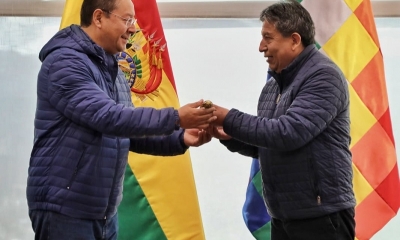 El mandatario al momento de la entrega del Bastón.
