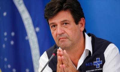 El Ministro de Salud de Brasil, Luiz Henrique Mandetta, da una conferencia de prensa en medio del brote de coronavirus en Brasilia, 3 de abril de 2020