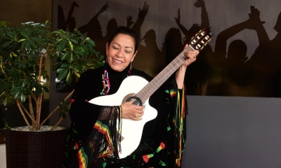Reconocida cantautora boliviana, Luis Molina.