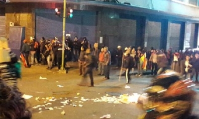 Manifestantes entre las calles Mercado y Yanacocha durante otra jornada de protesta en La Paz. 