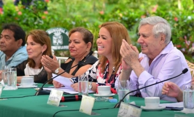 Angélica Sosa y el ejecutivo municipal/Foto. RRSS