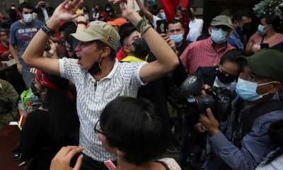 Seguidores de la presidenta electa de Honduras, Xiomara Castro dentro del Congreso Nacional.