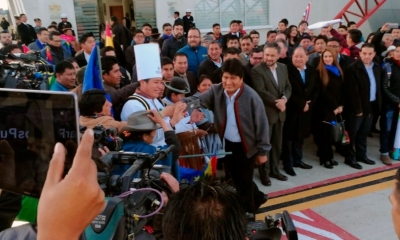 Evo Morales saluda a todos en La Casa del Pueblo/Foto. ABI