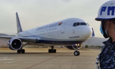 Avión con el lote de 500 mil vacunas de Sinopharm. 