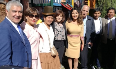 Evaliz, con su mamá y algunos allegados a su familia/Foto. RRSS