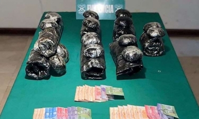 La droga y el dinero decomisados por Carabineros 