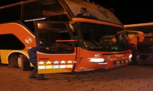 El chófer pretendía conducir en estado de ebriedad, el bus pertenece a la empresa Flota Bolivia