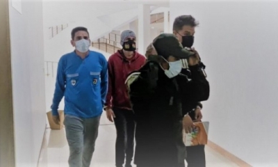 Integrantes de la Resistencia Cochala antes de ingresar a una anterior audiencia.