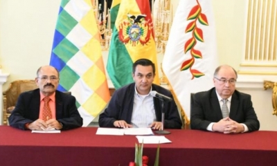 El canciller interino Yerko Nuñez en conferencia. | Cancillería