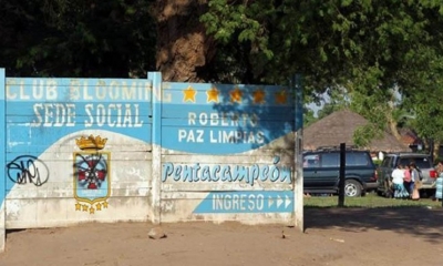 Ingreso principal de la sede del Clud Blooming.