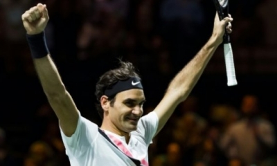 El suizo Roger Federer celebra su victoria ante el búlgaro Grigor Dimitrov el 18 de febrero de 2018 en Róterdam