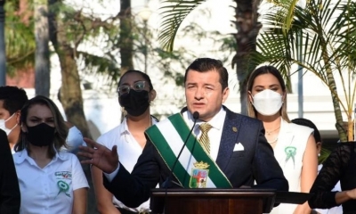 Alcalde de Santa Cruz, Jhonny Fernández. 