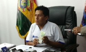 La autoridad fue acusada de conflicto de intereses al tener cocales en la zona de erradicación. 