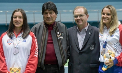El presidente Evo Morales junto al presidente de la Odesur Camilo Lopez Moreira, entregan Medallas a los deportistas/Foto. ABI