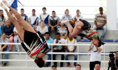 Las gimnastas Mariana Espejo (der.) y Daniela Zacari, en competencia/Foto. EFE