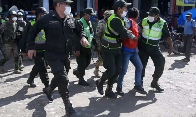 Tras lo ocurrido, tres ciudadanos fueron aprehendidos y trasladados hacia la Fuerza Especial de Lucha contra el Crimen de San Carlos