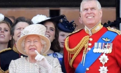 La Reina Isabel II y el Príncipe Andrés | Fuente: AFP/Archivo