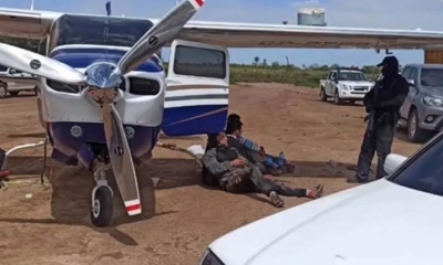 Las personas detenidas y la aeronave incautada por la Policía 