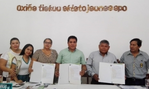  Las autoridades de San Ignacio en la firma del convenio/Foto. RRSS	