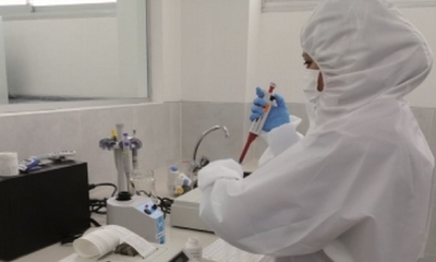 Un laboratorio que realizará pruebas de covid-19 en base al un protocolo. Foto: Página Siete