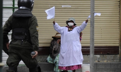 Foto / Archivo : Mujer boliviana pide paz