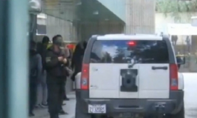El exministro Carlos Romero mientras era aprehendido en la Caja Petrolera. | Captura