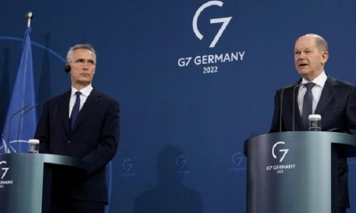 Olaf Scholz (izqda), canciller de Alemania, en comparecencia con Jens Stoltenberg, secretario general de la OTAN.