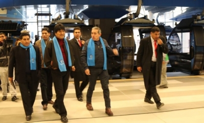 Morales y otras autoridades inspeccionaron la Línea Celeste/Foto. BTV