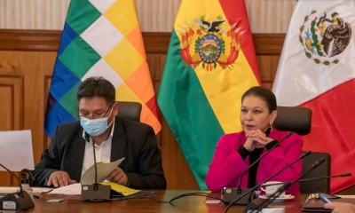 El vicecanciller de Bolivia, Freddy Mamani, y la embajadora de México, María Teresa Mercado