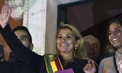Carolina Ribera, hija de la presidenta Jeanine Añez ( D )