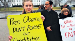 Manifestantes antiabortistas protestando contra Obamacare en el 2012. Trump les dio el gusto.  Foto: Internet